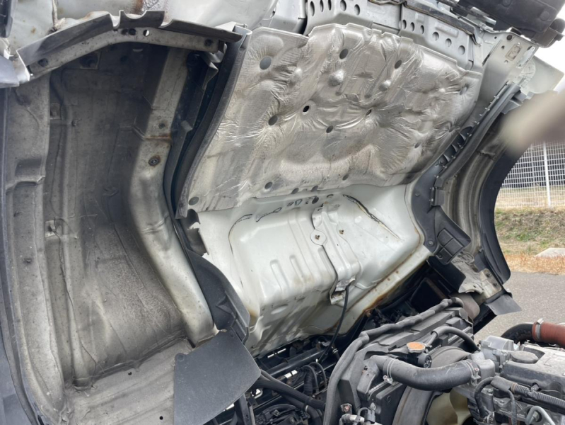 令和1年エルフ4WDワイドロング平ボディー積載3000㎏|中古トラックの販売・買取・査定のアイナビ