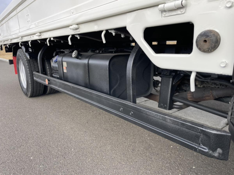 令和1年エルフ4WDワイドロング平ボディー積載3000㎏|中古トラックの販売・買取・査定のアイナビ