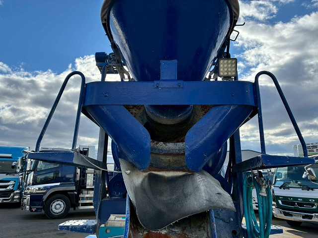 車検付KYB電動ホッパー150馬力6速MTマニュアル3t6.5t|中古トラックの販売・買取・査定のアイナビ