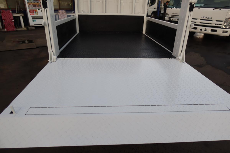 Wキャブ パワーゲート付き 6人乗り 積載2000kg|中古トラックの販売・買取・査定のアイナビ