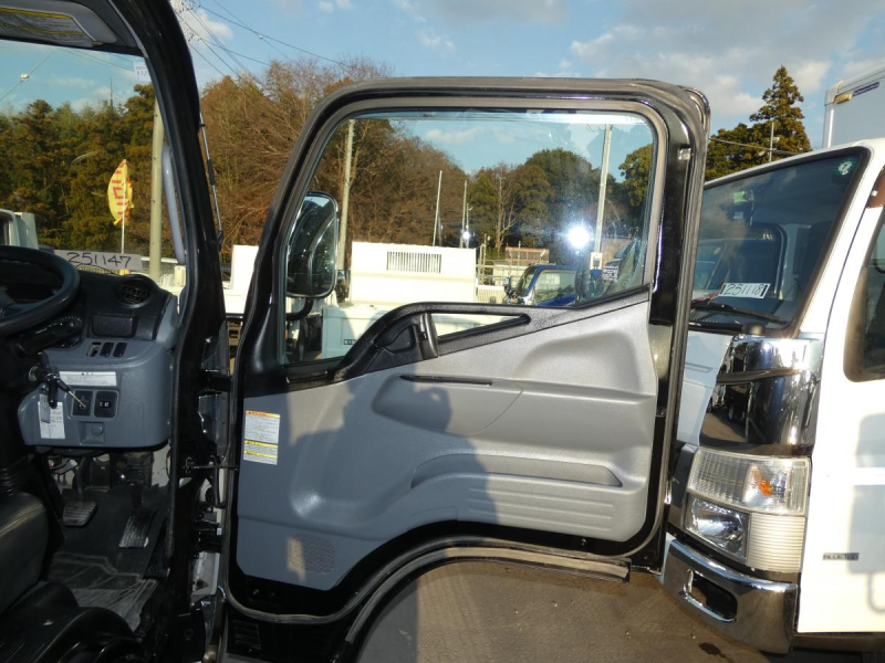 H302トン Wキャブ4WD ETCナビ|中古トラックの販売・買取・査定のアイナビ