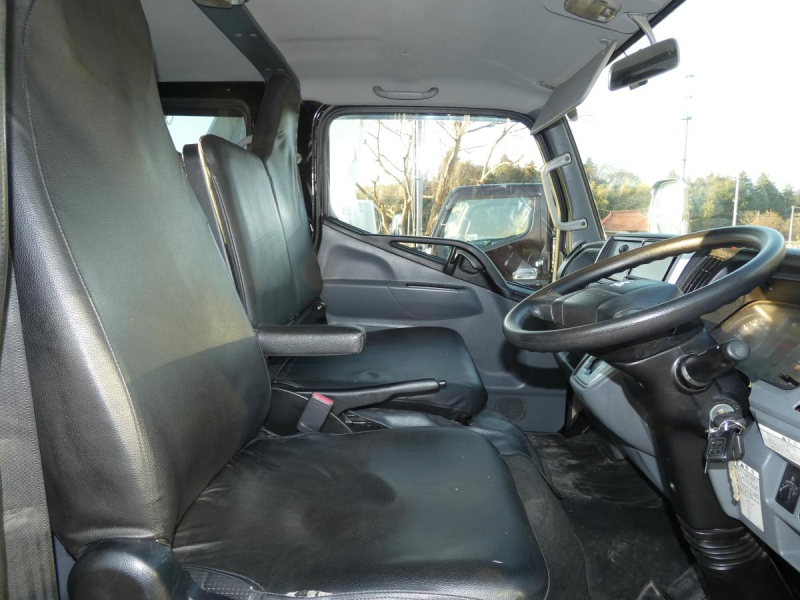 H302トン Wキャブ4WD ETCナビ|中古トラックの販売・買取・査定のアイナビ