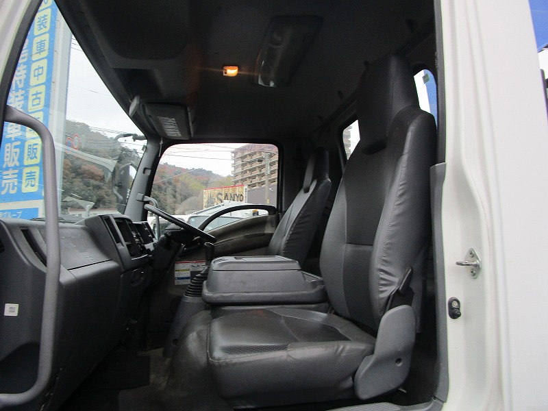 クレーン付 4段 ラジコン フックイン|中古トラックの販売・買取・査定のアイナビ