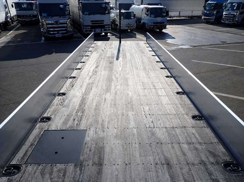 4軸低床ユニッククレーン4段後輪エアサス380PS7速|中古トラックの販売・買取・査定のアイナビ