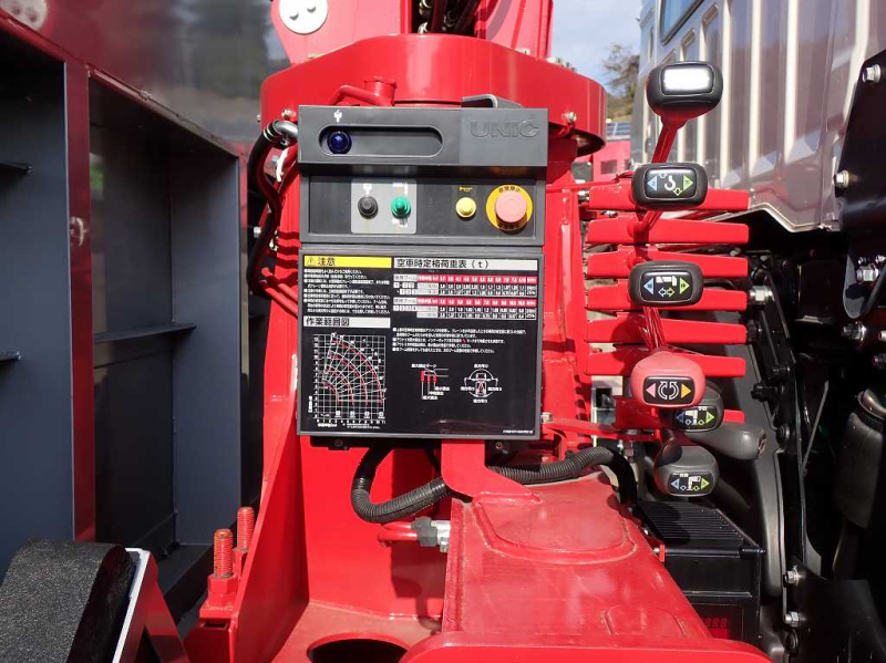 4軸低床ユニッククレーン4段後輪エアサス380PS7速|中古トラックの販売・買取・査定のアイナビ