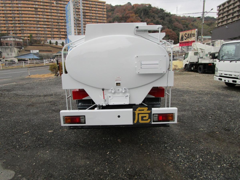 タンク車 3KL 2室 消防書類有り 外装塗装済|中古トラックの販売・買取・査定のアイナビ