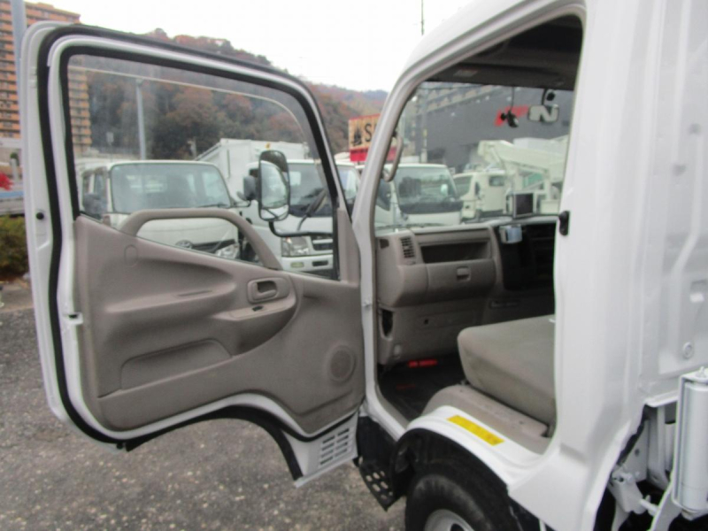 タンク車 3KL 2室 消防書類有り 外装塗装済|中古トラックの販売・買取・査定のアイナビ