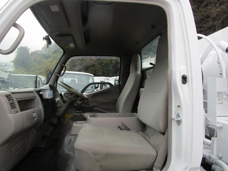 タンク車 3KL 2室 消防書類有り 外装塗装済|中古トラックの販売・買取・査定のアイナビ