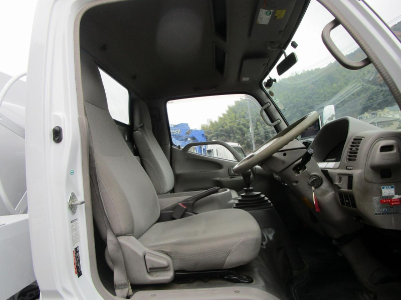 タンク車 3KL 2室 消防書類有り 外装塗装済|中古トラックの販売・買取・査定のアイナビ