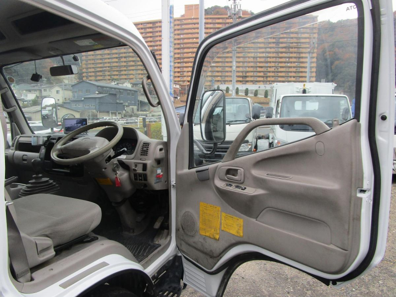 タンク車 3KL 2室 消防書類有り 外装塗装済|中古トラックの販売・買取・査定のアイナビ