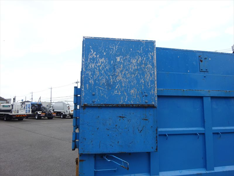 深ダンプ リヤ扉コンビ|中古トラックの販売・買取・査定のアイナビ