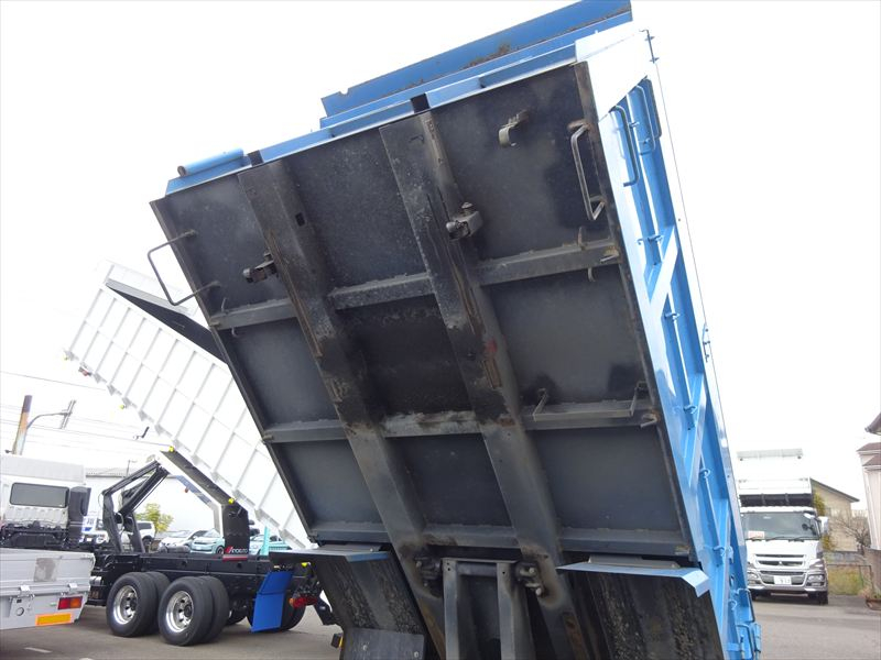 深ダンプ リヤ扉コンビ|中古トラックの販売・買取・査定のアイナビ