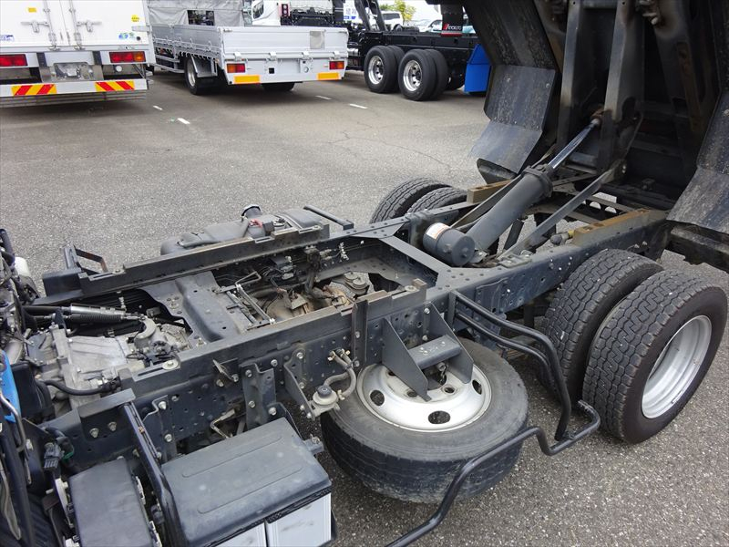 深ダンプ リヤ扉コンビ|中古トラックの販売・買取・査定のアイナビ