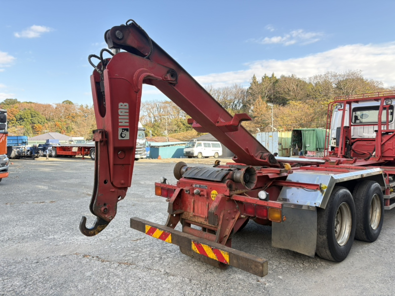 H25年式、ギガ、マルチリフト、車検付|中古トラックの販売・買取・査定のアイナビ