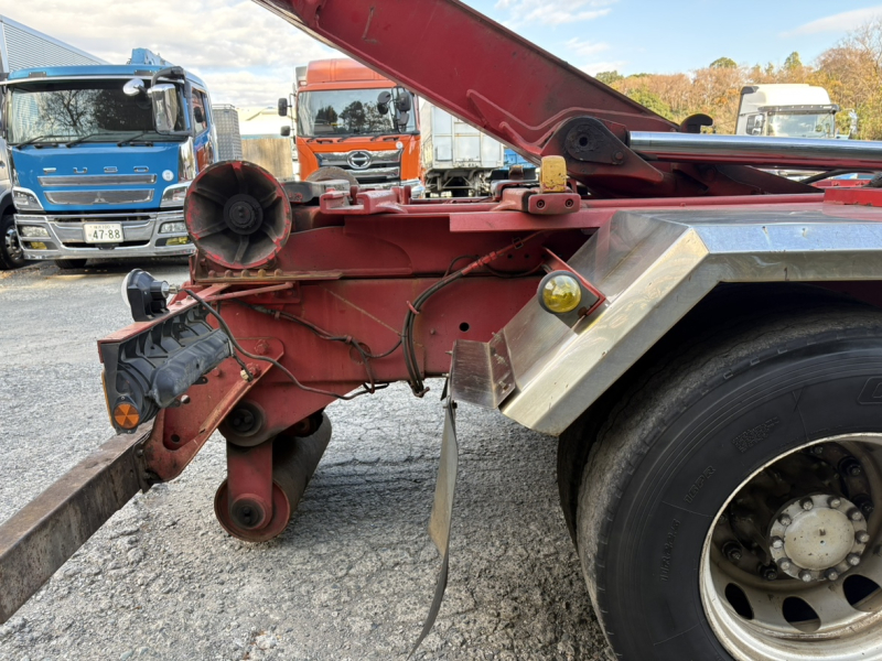 H25年式、ギガ、マルチリフト、車検付|中古トラックの販売・買取・査定のアイナビ