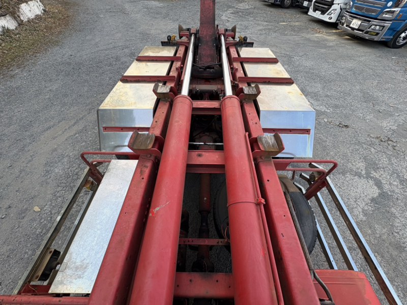 H25年式、ギガ、マルチリフト、車検付|中古トラックの販売・買取・査定のアイナビ