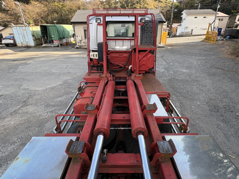 H25年式、ギガ、マルチリフト、車検付|中古トラックの販売・買取・査定のアイナビ