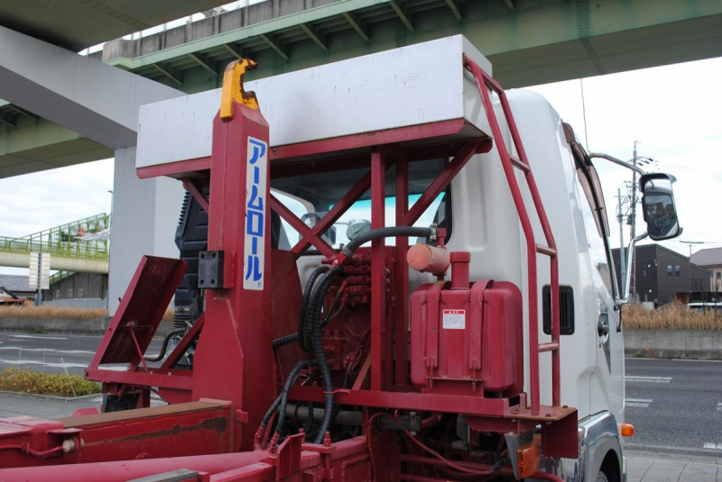 H28 ファイター アームロール 増トン 7.9t|中古トラックの販売・買取・査定のアイナビ