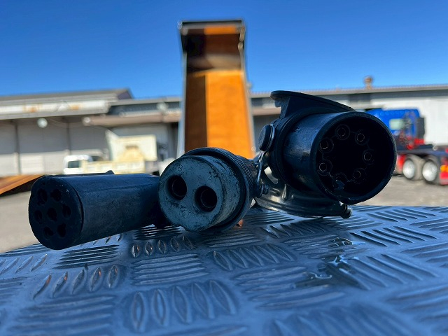 車検付★ハイルーフ★2デフ★ブタ鼻電源コネクタ★後輪エアサス|中古トラックの販売・買取・査定のアイナビ