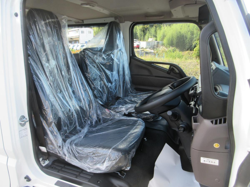 AT Wキャブ 垂直ゲート平ボデー 積載2トン リヤエアコン|中古トラックの販売・買取・査定のアイナビ