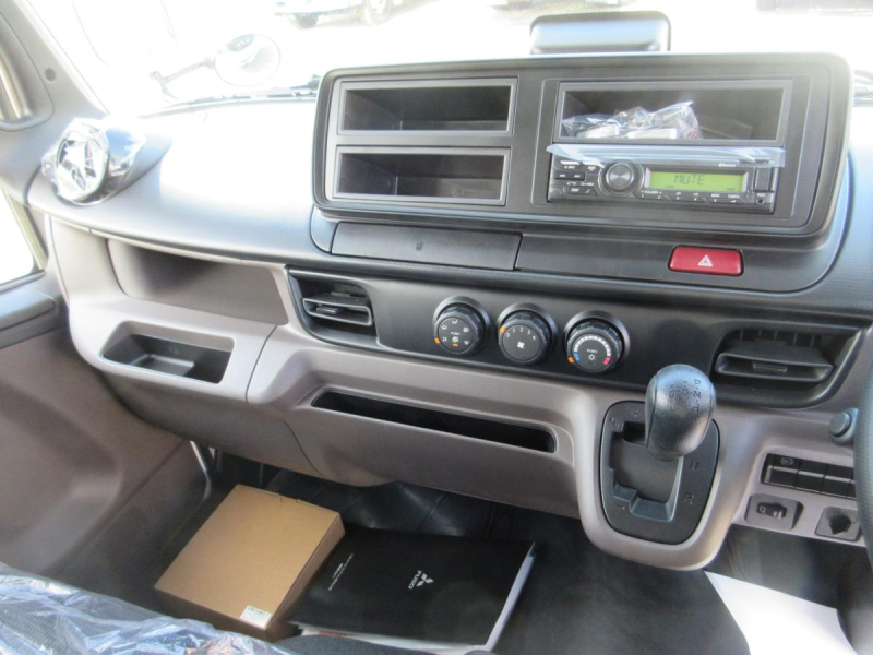 AT Wキャブ 垂直ゲート平ボデー 積載2トン リヤエアコン|中古トラックの販売・買取・査定のアイナビ