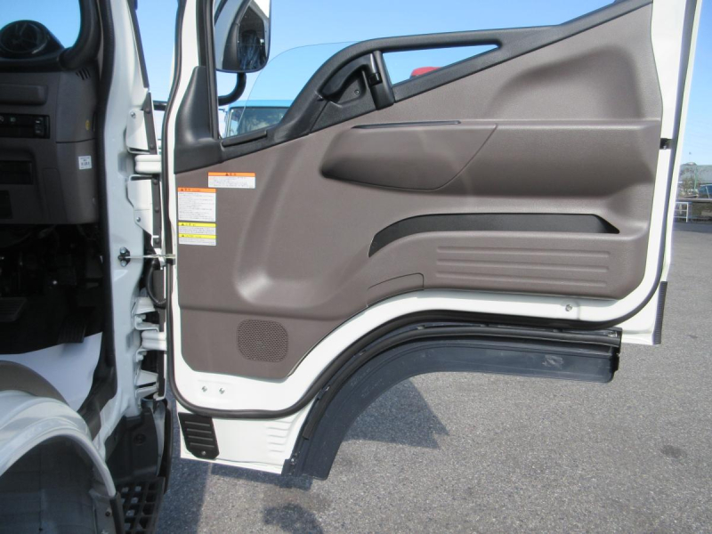 AT Wキャブ 垂直ゲート平ボデー 積載2トン リヤエアコン|中古トラックの販売・買取・査定のアイナビ