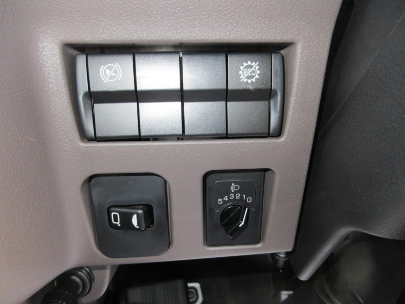 AT Wキャブ 垂直ゲート平ボデー 積載2トン リヤエアコン|中古トラックの販売・買取・査定のアイナビ