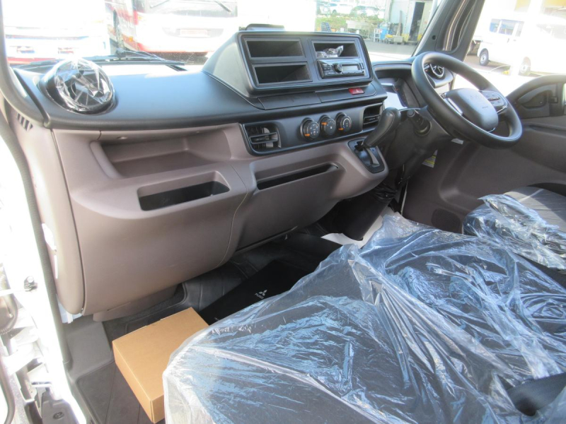 AT Wキャブ 垂直ゲート平ボデー 積載2トン リヤエアコン|中古トラックの販売・買取・査定のアイナビ