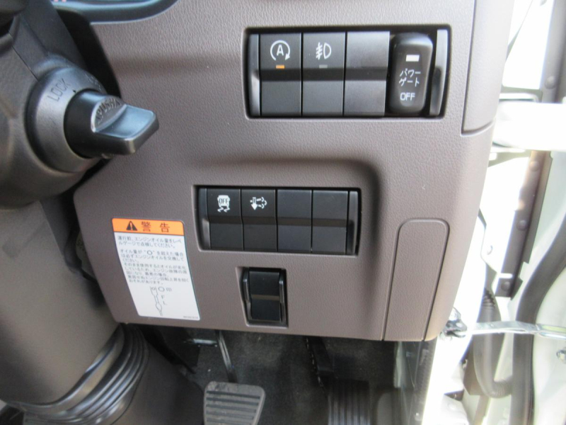 積載3トン　平ボデー　垂直ゲート　高床　5速ミッション　!!|中古トラックの販売・買取・査定のアイナビ