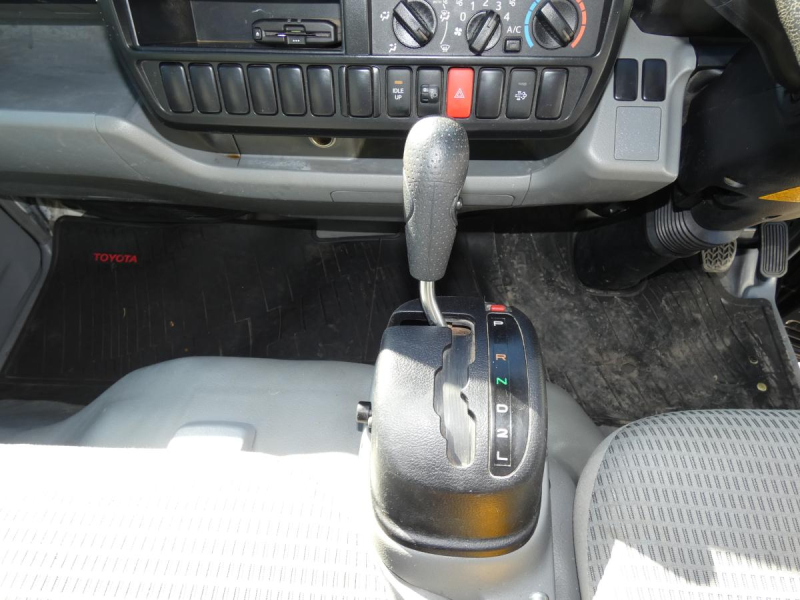 H301.35トン 平ボディー オ-トマ|中古トラックの販売・買取・査定のアイナビ