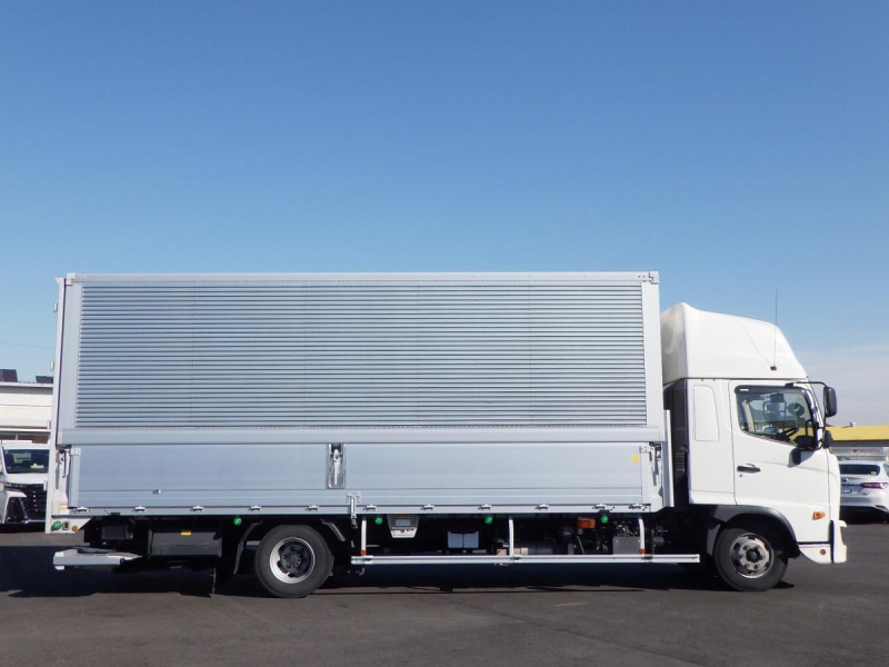 62ワイド 格納ゲート ハイルーフ 後輪エアサス 積載2.25t|中古トラックの販売・買取・査定のアイナビ