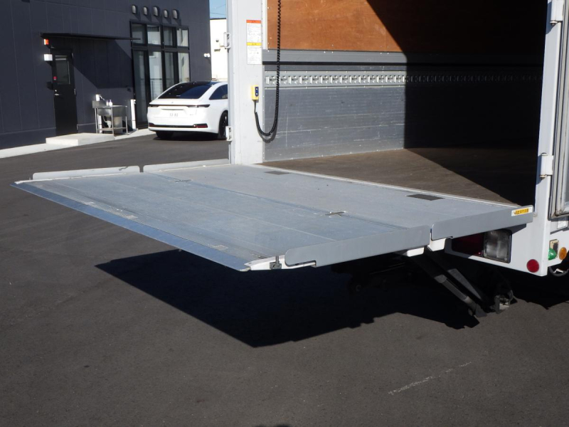 62ワイド 格納ゲート ハイルーフ 後輪エアサス 積載2.25t|中古トラックの販売・買取・査定のアイナビ