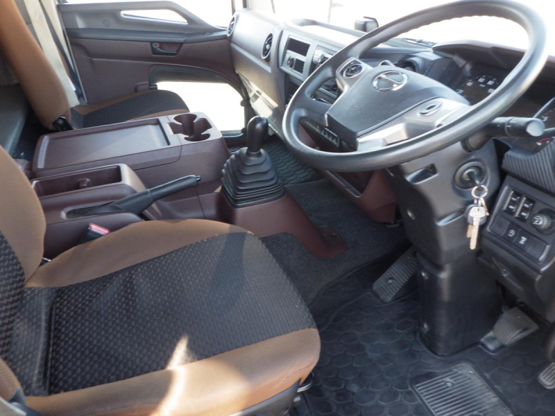 62ワイド 格納ゲート ハイルーフ 後輪エアサス 積載2.25t|中古トラックの販売・買取・査定のアイナビ