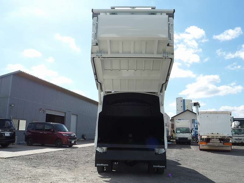 未使用ファイター新明和プレス式ダンボール塵芥車10.2立米|中古トラックの販売・買取・査定のアイナビ