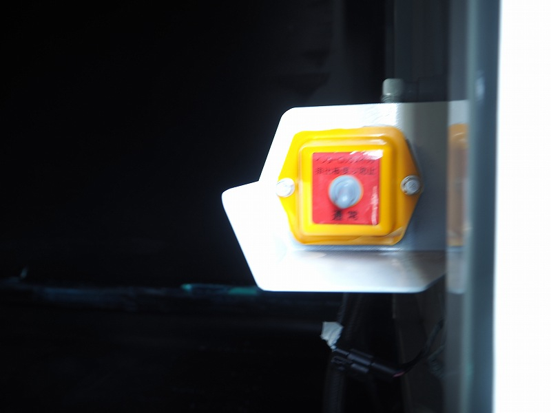 未使用ファイター新明和プレス式ダンボール塵芥車10.2立米|中古トラックの販売・買取・査定のアイナビ