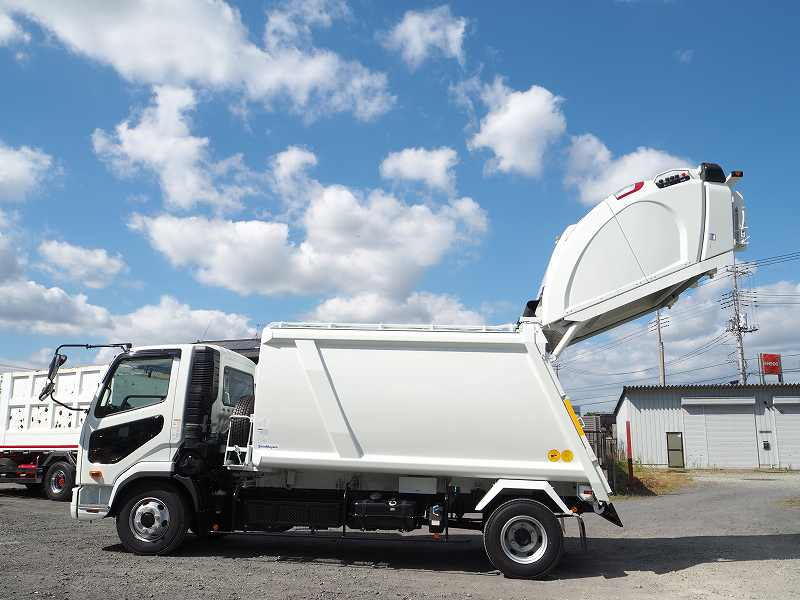 未使用ファイター新明和プレス式ダンボール塵芥車10.2立米|中古トラックの販売・買取・査定のアイナビ