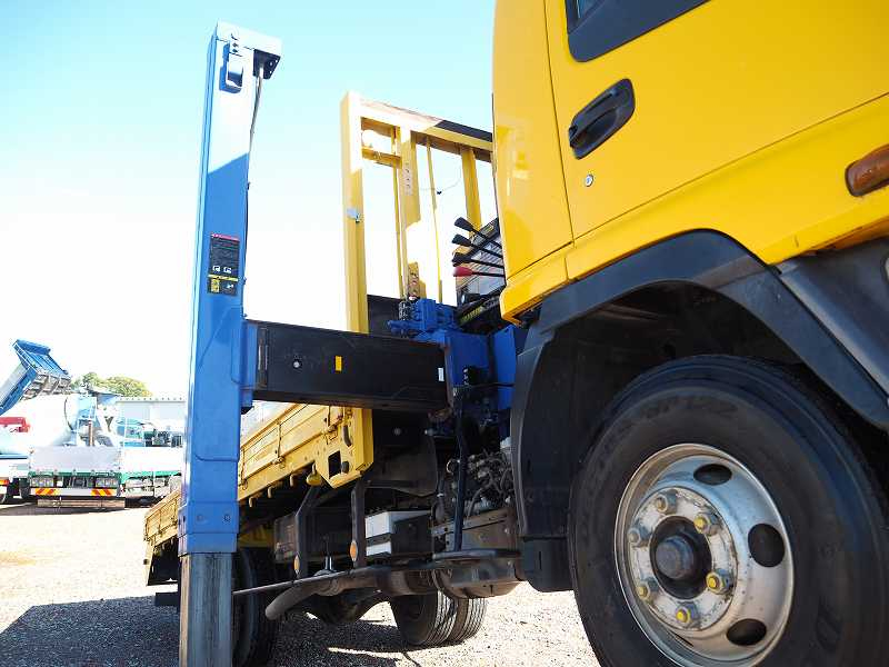 いすゞフォワード4段セルフクレーン角足油圧張出ラジコン|中古トラックの販売・買取・査定のアイナビ