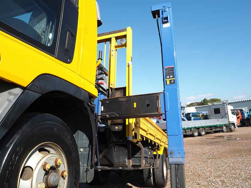 いすゞフォワード4段セルフクレーン角足油圧張出ラジコン|中古トラックの販売・買取・査定のアイナビ