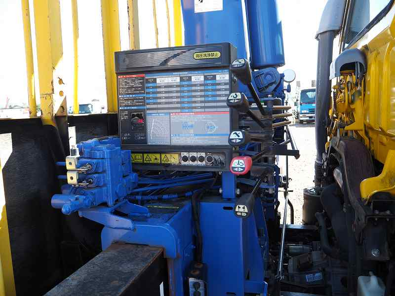 いすゞフォワード4段セルフクレーン角足油圧張出ラジコン|中古トラックの販売・買取・査定のアイナビ