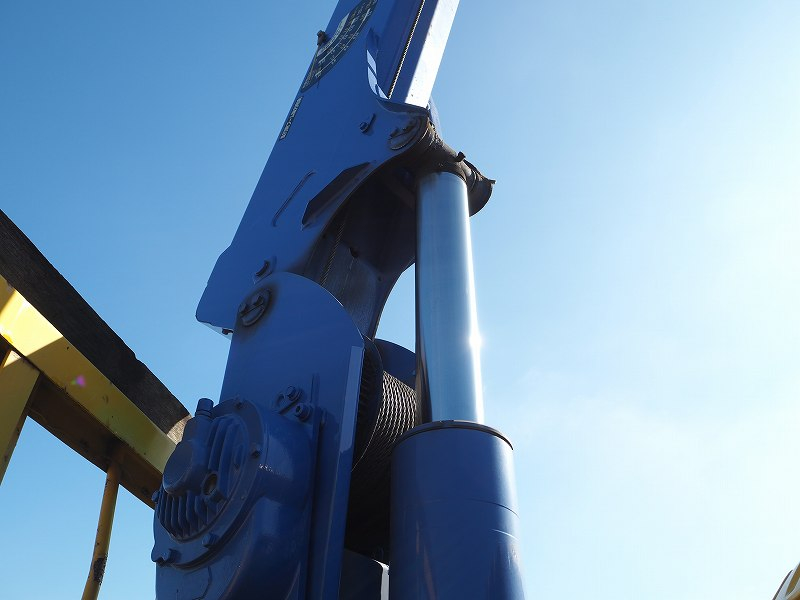 いすゞフォワード4段セルフクレーン角足油圧張出ラジコン|中古トラックの販売・買取・査定のアイナビ