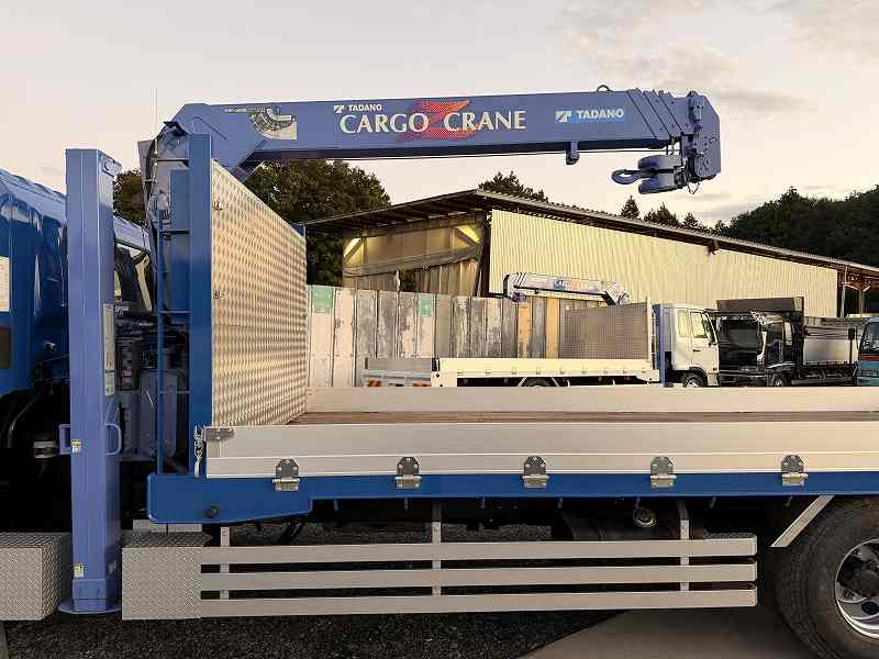 レンジャー4段セルフクレーンラジコンベッド付新品ボディ|中古トラックの販売・買取・査定のアイナビ