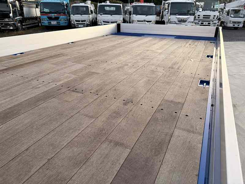 レンジャー4段セルフクレーンラジコンベッド付新品ボディ|中古トラックの販売・買取・査定のアイナビ