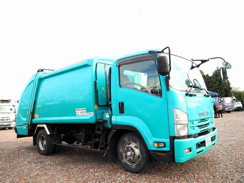 フォワード新明和ダンボール仕様プレス式パッカー車8.6立米|中古トラックの販売・買取・査定のアイナビ