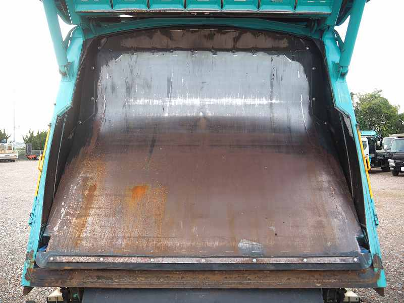 フォワード新明和ダンボール仕様プレス式パッカー車8.6立米|中古トラックの販売・買取・査定のアイナビ