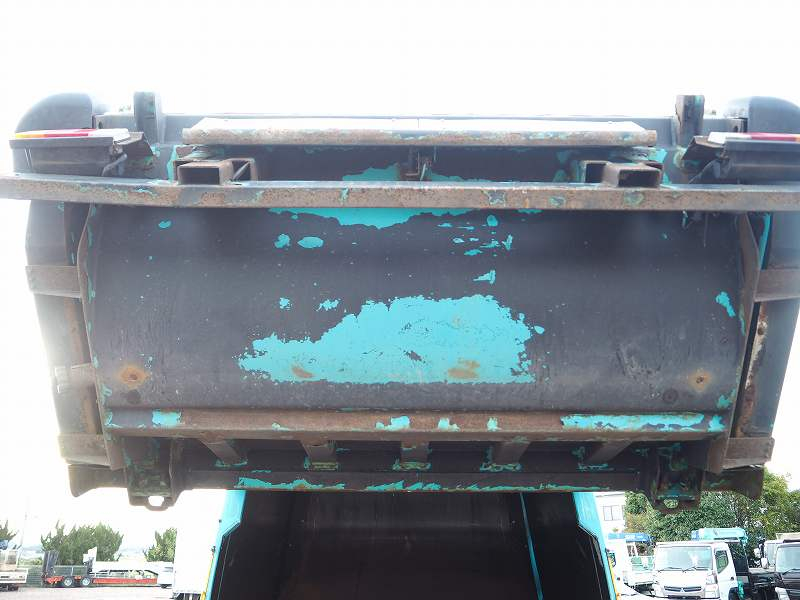 フォワード新明和ダンボール仕様プレス式パッカー車8.6立米|中古トラックの販売・買取・査定のアイナビ