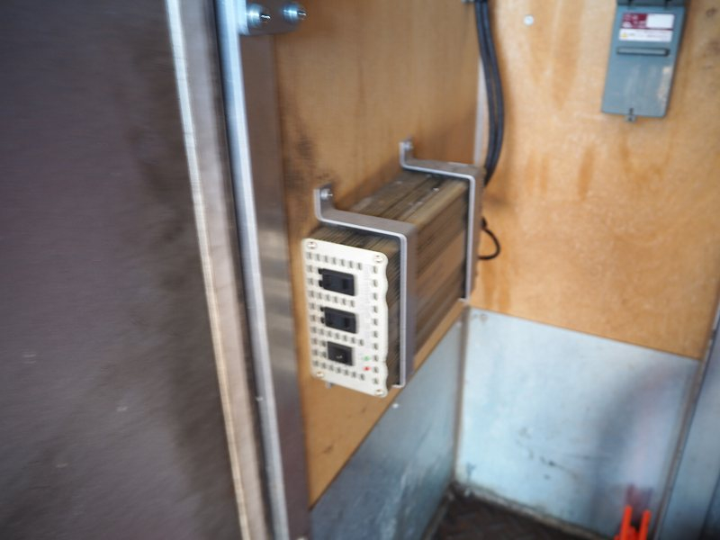 アトラスサービスカーコンプレッサー垂直ゲート準中型5t対応|中古トラックの販売・買取・査定のアイナビ