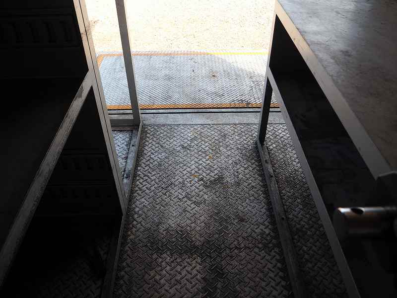 アトラスサービスカーコンプレッサー垂直ゲート準中型5t対応|中古トラックの販売・買取・査定のアイナビ