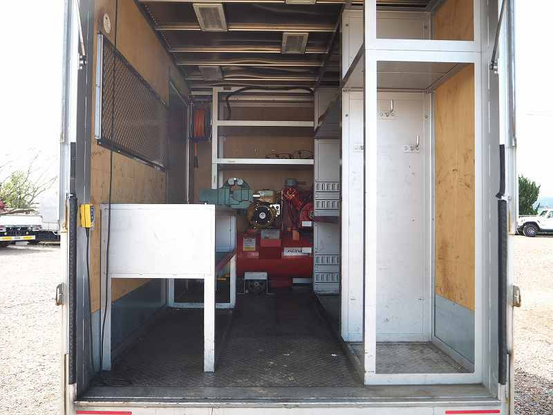 アトラスサービスカーコンプレッサー垂直ゲート準中型5t対応|中古トラックの販売・買取・査定のアイナビ