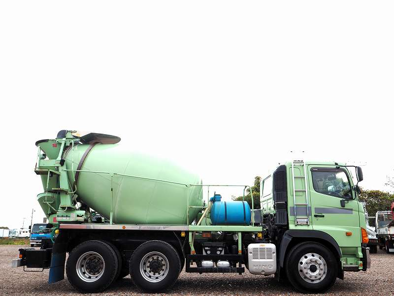 プロフィアカヤバコンクリートミキサー車電動スランプガード|中古トラックの販売・買取・査定のアイナビ