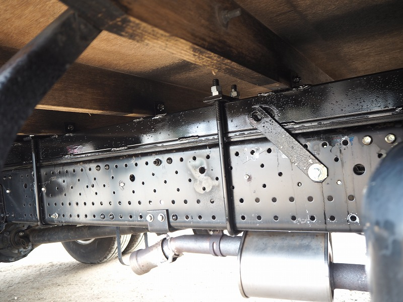 いすゞエルフワイド超ロング家畜運搬車電動スロープ|中古トラックの販売・買取・査定のアイナビ